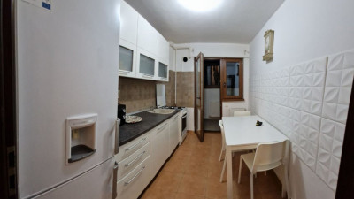 Apartament complet mobilat si utilat - decomandat - loc de parcare suprateran 