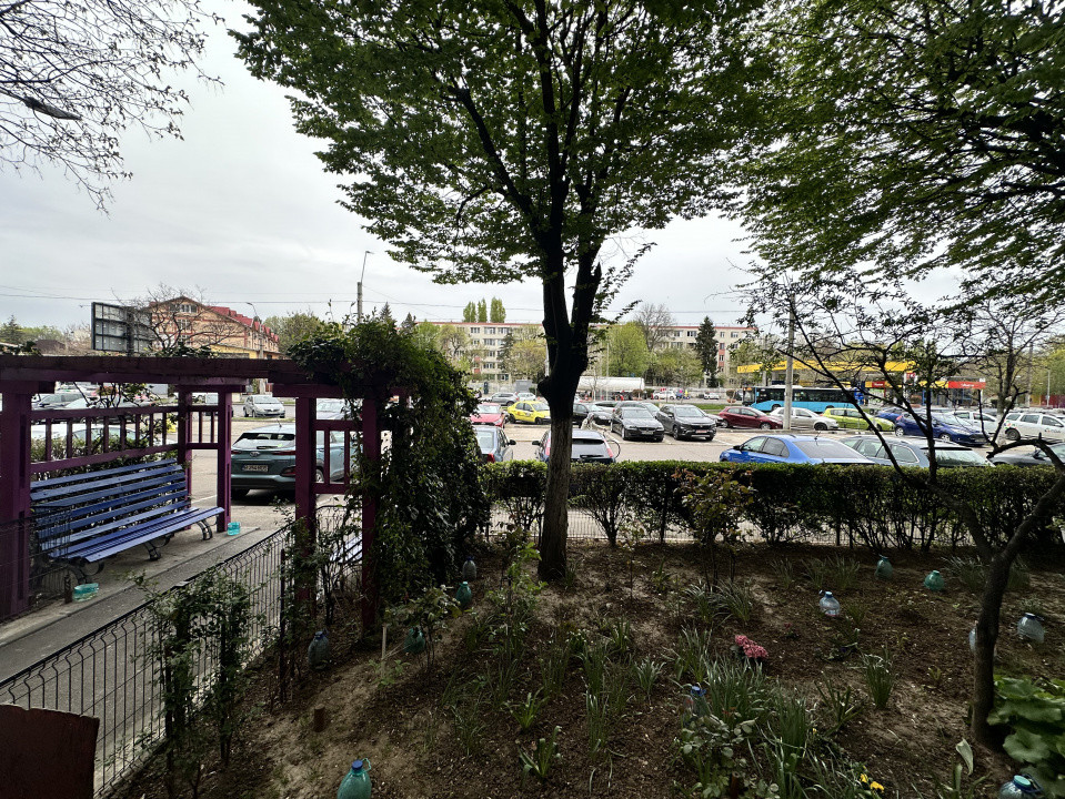 Comision 0: Spatiu comercial cu vad pietonal, intrare din strada