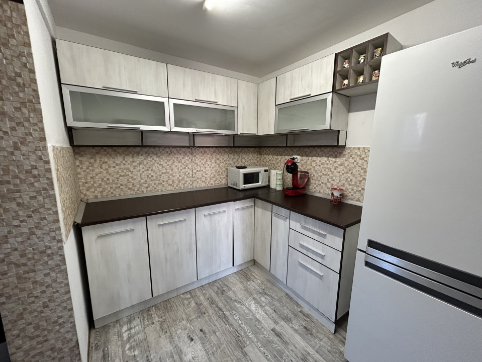 Apartament 6 camere + loft, 200mp in vilă superbă  pe Vasile Lascăr 90