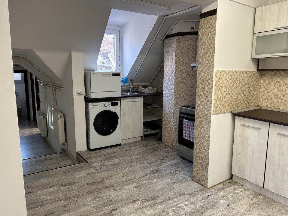 Apartament 6 camere + loft, 200mp in vilă superbă  pe Vasile Lascăr 90
